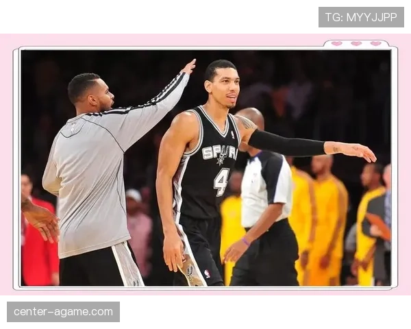 丹尼·格林三分无球跑位助快船提升关键时刻投射效率