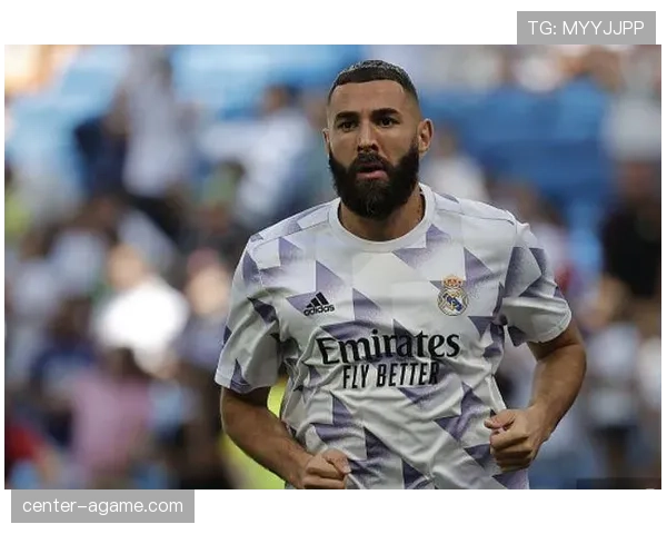 本泽马与莱万：终结模式分化，体系依赖度偏移