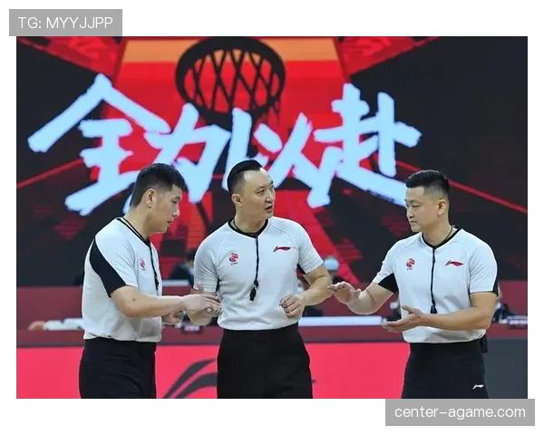 篮球球碰到裁判如何处理？详细规则解析与应用指南